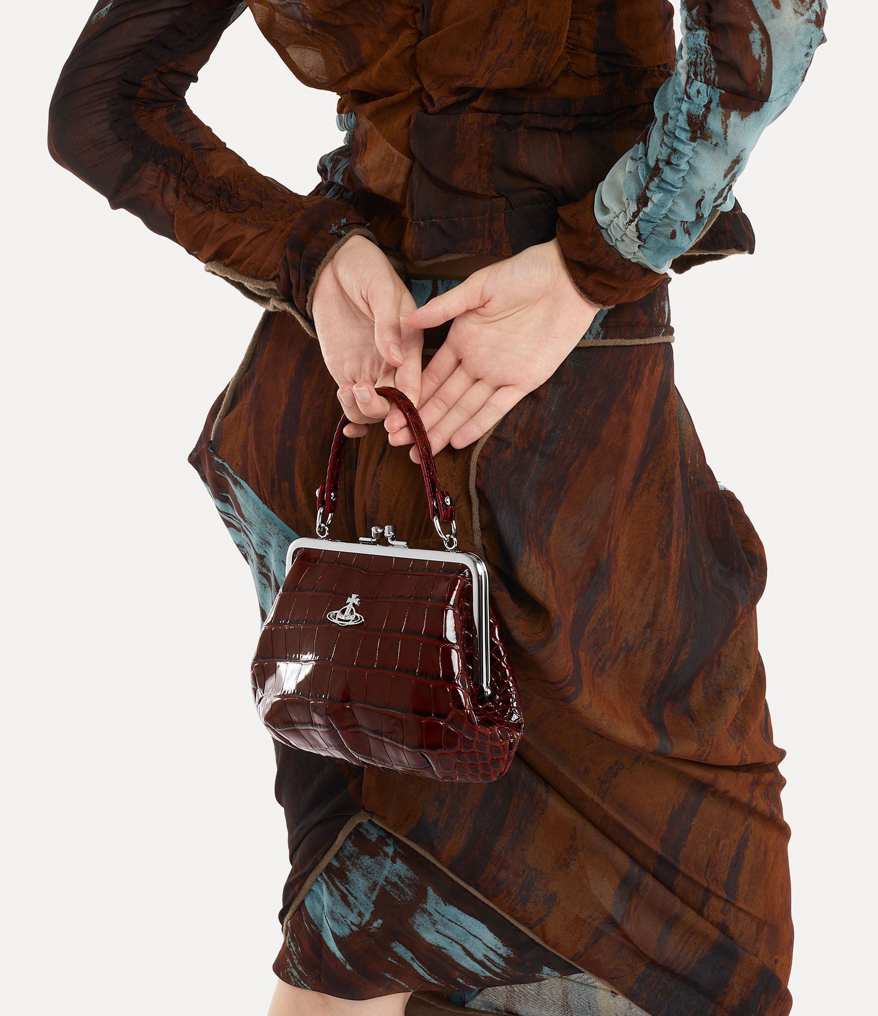 Vivienne Westwood Women's Granny Frame Shoulder Bag in Red | LN-CC®